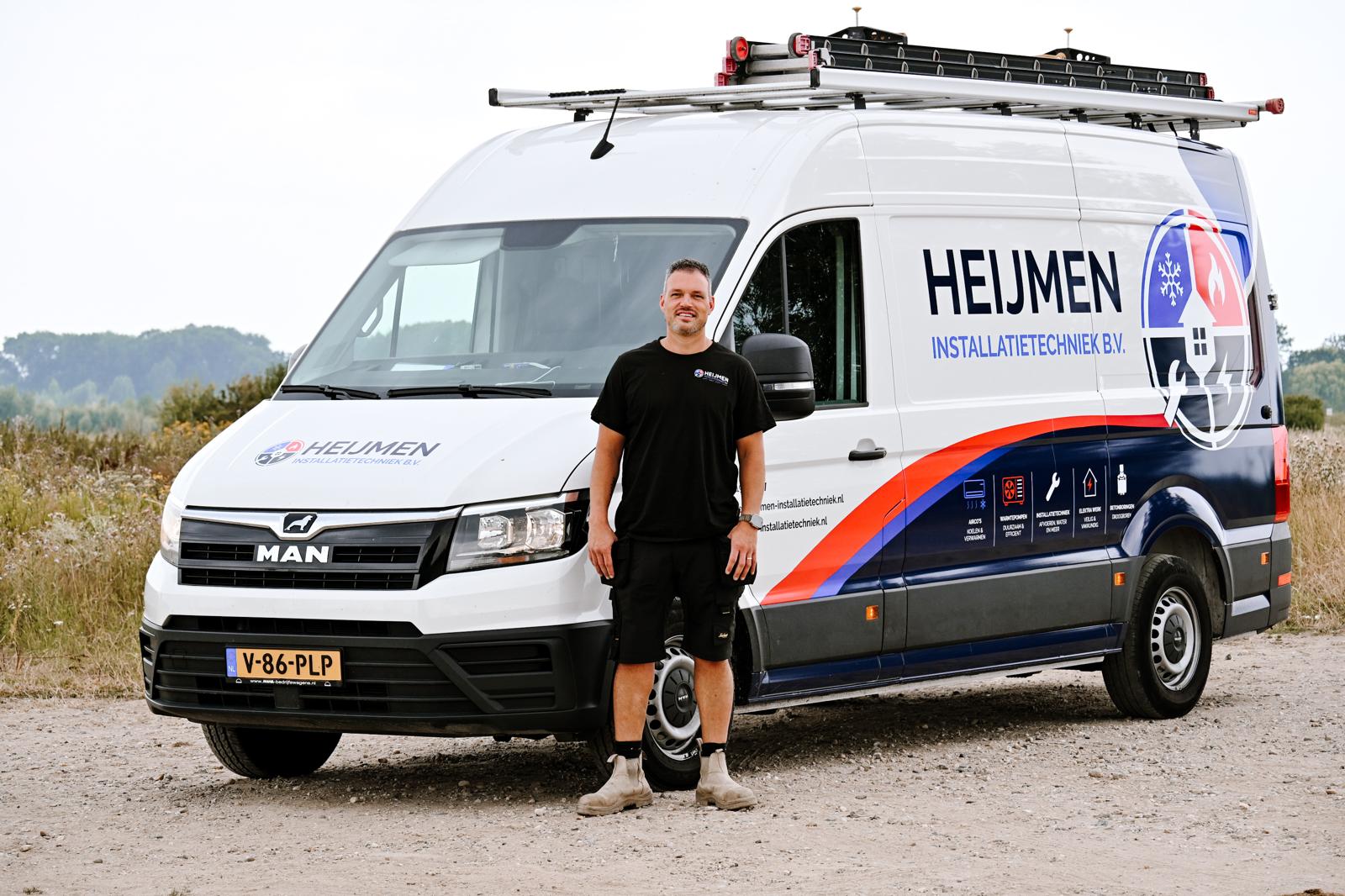 Frank Heijmen met bedrijfsbus – Heijmen Klimaattechniek B.V.